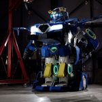 Empresas japonesas revelaram o primeiro carro do mundo que se transforma num robô e vice-versa.