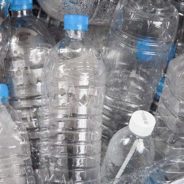 Governo irá dar prémios a quem devolver as garrafas de plástico